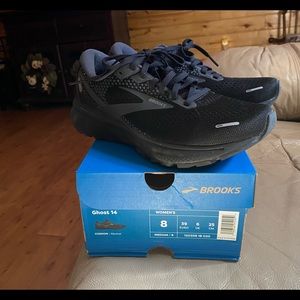 Women size 8 Brooks Ghost 14